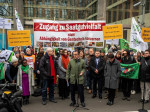 Agrarverbände übergeben Minister Cem Özdemir (am Mikro) eine Protestnote Foto: Nick Jaussi/www.wir-haben-es-satt.de